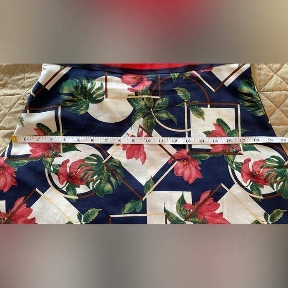 O25 - Runway Paris - Floral print collar sleeveless dress. - Picture 3 of 4